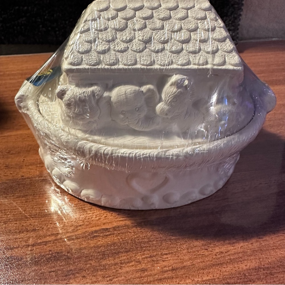 Rare ready to paint Noah’s Ark jewellry box. Gift